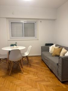 Departamento Colegiales Belgrano CABA Frente al parque ferroviario