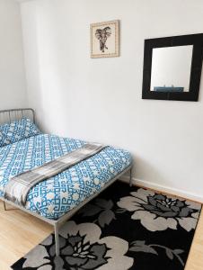Premium Room in Wolverhampton City perfect for contractors football fans