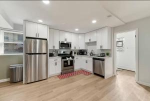 Cozy 1 Bedroom 1 Reserved Parking Workdesk