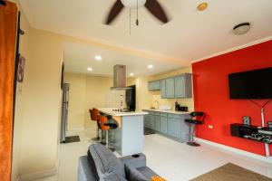 Central 2 bed Apt near Devon House