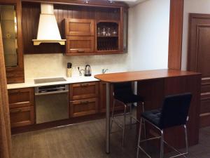 Alexandra Apartments Industrial Bridge