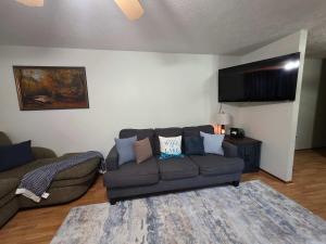 Shoreland Getaway with Access to Guntersville Lake