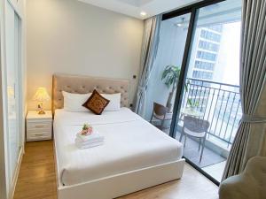 Luxury Skyline Studio Apartment Near Korean Embassy at Vinhomes Green Bay Hanoi