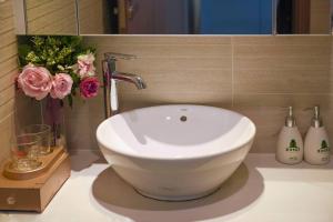 Luxury Skyline Studio Apartment Near Korean Embassy at Vinhomes Green Bay Hanoi