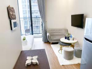 Luxury Skyline Studio Apartment Near Korean Embassy at Vinhomes Green Bay Hanoi