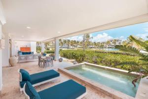 Apt with 2br-beachfront private pool in Sotogrande