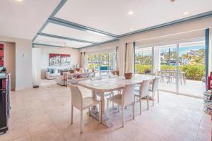 Apt with 2br-beachfront private pool in Sotogrande