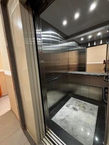 Apartamento Novo e Impecável - 2 quartos com Ar - Para até 6 pessoas - Elevador e 2 Garagens - Zona Sul - Próx Parque UNA e Uberlândia Shopping