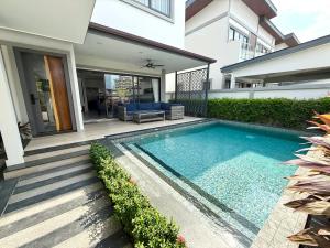 Zensiri Luxury 3BR Pool Villa Prime Midtown