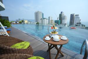 Golden Lotus Grand Da Nang - Panoramic Rooftop Bar & Daily Afternoon Tea