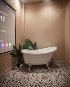 Wabi Sabi Saigon Hideout - Netflix & Bathtub District 1