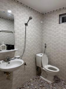 Nhà nghỉ Majestic - Mặt biển mặt phố đi bộ Cô Tô