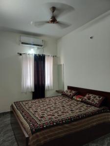 Cozy 2 Bhk flat with mountain and lake view
