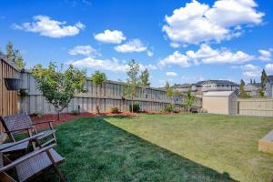 South Edmonton Family Home - 3 king Beds & AC