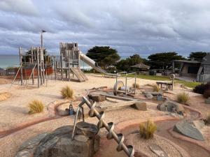 Coastal Koala- Ocean view, heated pool, beach