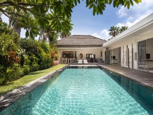 Splendid Villa 3Br Center Seminyak
