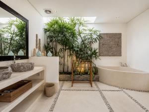 Elegant 3BR Oasis in the Heart of Seminyak