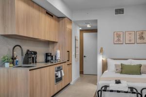 Warm Welcoming Apt-Steps from Downtown -Walk Everywhere