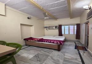 SRI VENKATESHWAR LODGE