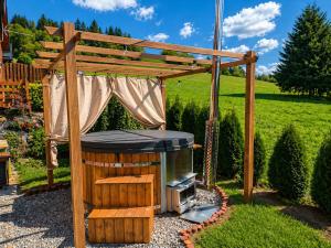 Osada Zawóz domki z balią jacuzzi i sauną nad Jeziorem Solińskim