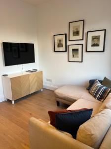 Vibrant Notting Hill Gate 2 Bedroom 2 Bathroom Spacious & Bright Apartment