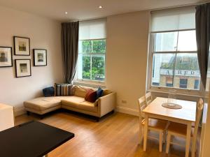 Vibrant Notting Hill Gate 2 Bedroom 2 Bathroom Spacious & Bright Apartment