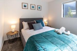 City Escape Townhouse - Walk to One NZ Stadium