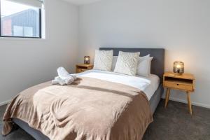 City Escape Townhouse - Walk to One NZ Stadium