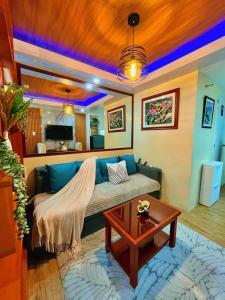 J&J Havenstay Ananda Square