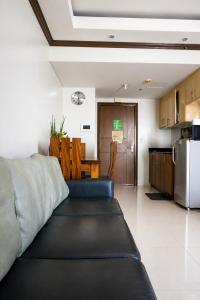 Cozy Layover Condo 8-min Walk to Terminal 3