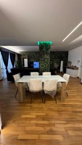085 luxury apartment