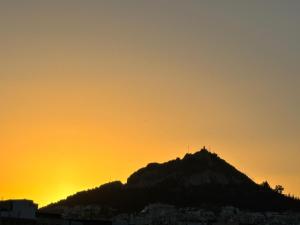Ælis Suites in Psyrri - Rooftop Access & Acropolis View