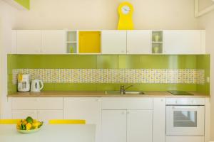 Studio and Apartment Nadia with garden