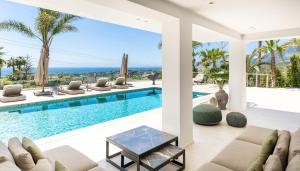 Absolute high end villa with pool & Jacuzzi