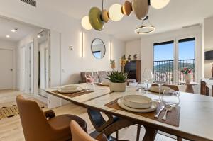 Urban Sky Malaga - Modern Two Bedroom Apartment with Cathedral View