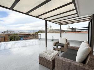 White Central Kifissia above Zara
