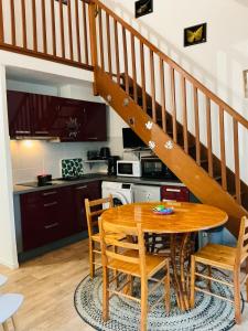 charmant appartement mezzanine avec terrasse et parking 2 min de la plage