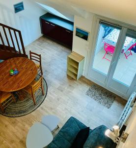 charmant appartement mezzanine avec terrasse et parking 2 min de la plage