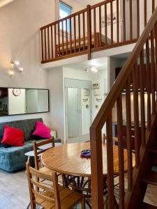 charmant appartement mezzanine avec terrasse et parking 2 min de la plage