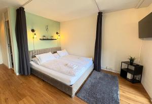 HID AG: Lakeview Studio mit Parkplatz und Balkon