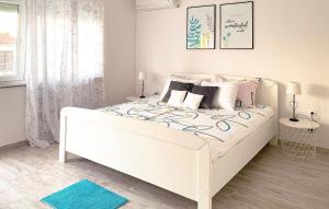 2 Bedroom Beautiful Apartment In Krk