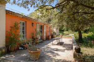 Charming Provencal house with pool