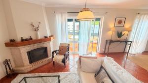 Relaxed 3 bedrooms penthouse in the heart of Cascais historic center, few steps from the beach