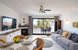 Casa Oasis de Calahonda - 2 BR 2BA apt - Beach - Sea View - Terrace - Pool