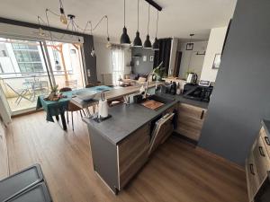 Appartement moderne, calme, 2 chambres & parking