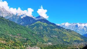 Wander Nest Manali Luxurious rooms with mountain and river view