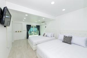 Sellin Onsu Swimming Pool Pension