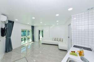 Sellin Onsu Swimming Pool Pension