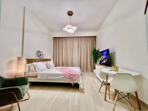 Mahenti - Contemporary Studio Living in Meydan