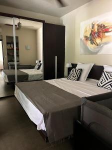Luxury 5 Star Apartment in Grand Baie, Pool Access, Secure and Modern, Near Beach and Restaurant